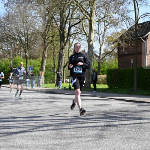 12.04.2026 - 45. Internationalen Wilhelmsburger Insellauf J. Mangold http://msf.ph/oto/9467758 12.04.2026 11:06:58 Ziel 3342, 3885, 2777, 4949, 4359, 2567, 2778, 5806, 3149, 3967, 4856, 3295 meine-sportfotos.de