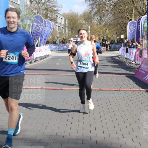 12.04.2026 - 45. Internationalen Wilhelmsburger Insellauf Strokosch-Dieckow http://msf.ph/oto/9467763 12.04.2026 11:18:10 Ziel 2241, 5309, 3944, 3398 meine-sportfotos.de