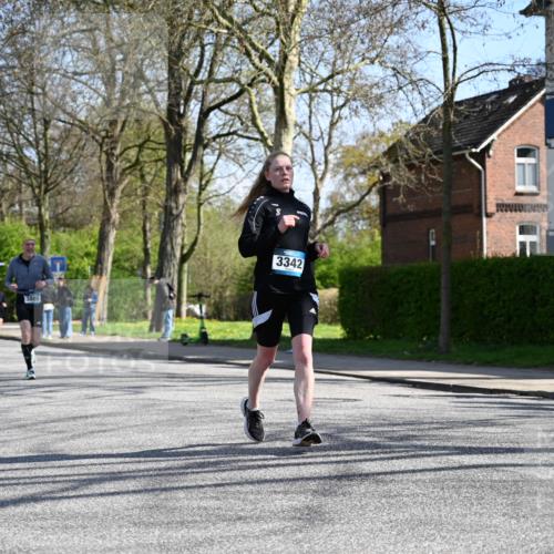 12.04.2026 - 45. Internationalen Wilhelmsburger Insellauf J. Mangold http://msf.ph/oto/9467764 12.04.2026 11:06:58 Ziel 3342, 3885, 2777, 4949, 4359, 2567, 2778, 5806, 3149, 3967, 4856, 3295 meine-sportfotos.de