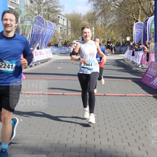 12.04.2026 - 45. Internationalen Wilhelmsburger Insellauf Strokosch-Dieckow http://msf.ph/oto/9467768 12.04.2026 11:18:10 Ziel 2241, 5309, 3944, 3398 meine-sportfotos.de
