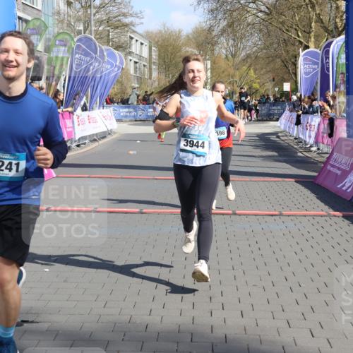 12.04.2026 - 45. Internationalen Wilhelmsburger Insellauf Strokosch-Dieckow http://msf.ph/oto/9467773 12.04.2026 11:18:10 Ziel 2241, 5309, 3944, 3398 meine-sportfotos.de