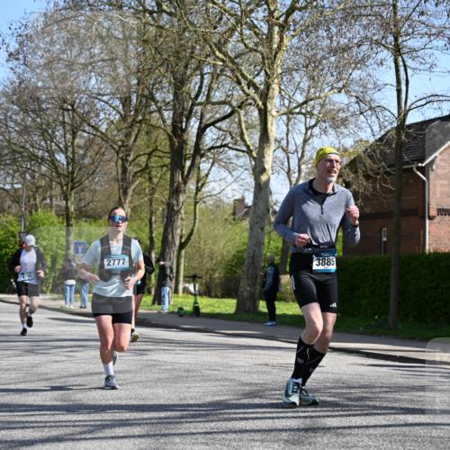 12.04.2026 - 45. Internationalen Wilhelmsburger Insellauf J. Mangold http://msf.ph/oto/9467792 12.04.2026 11:07:02 Ziel 3342, 3885, 2777, 4949, 4359, 2567, 2778, 5806, 3149, 3967, 4856, 3295 meine-sportfotos.de