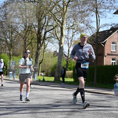 12.04.2026 - 45. Internationalen Wilhelmsburger Insellauf J. Mangold http://msf.ph/oto/9467796 12.04.2026 11:07:02 Ziel 3342, 3885, 2777, 4949, 4359, 2567, 2778, 5806, 3149, 3967, 4856, 3295 meine-sportfotos.de