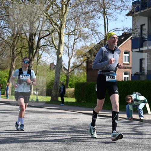 12.04.2026 - 45. Internationalen Wilhelmsburger Insellauf J. Mangold http://msf.ph/oto/9467802 12.04.2026 11:07:02 Ziel 3342, 3885, 2777, 4949, 4359, 2567, 2778, 5806, 3149, 3967, 4856, 3295 meine-sportfotos.de