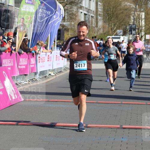 12.04.2026 - 45. Internationalen Wilhelmsburger Insellauf Strokosch-Dieckow http://msf.ph/oto/9467808 12.04.2026 11:02:25 Ziel 2417, 5605 meine-sportfotos.de