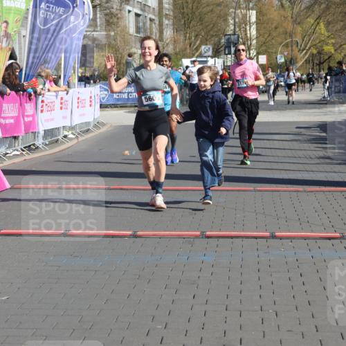 12.04.2026 - 45. Internationalen Wilhelmsburger Insellauf Strokosch-Dieckow http://msf.ph/oto/9467857 12.04.2026 11:02:27 Ziel 2417, 5605, 4613, 3178 meine-sportfotos.de