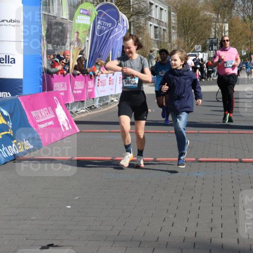 12.04.2026 - 45. Internationalen Wilhelmsburger Insellauf Strokosch-Dieckow http://msf.ph/oto/9467895 12.04.2026 11:02:28 Ziel 2417, 5605, 4613, 3178 meine-sportfotos.de