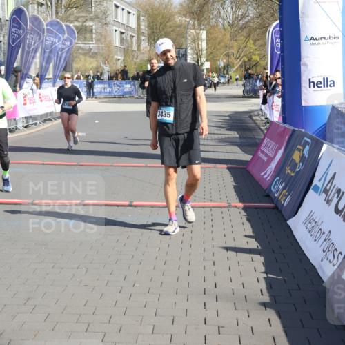 12.04.2026 - 45. Internationalen Wilhelmsburger Insellauf Strokosch-Dieckow http://msf.ph/oto/9467904 12.04.2026 11:18:26 Ziel 4786, 3435, 2240, 5700, 4902, 4918 meine-sportfotos.de