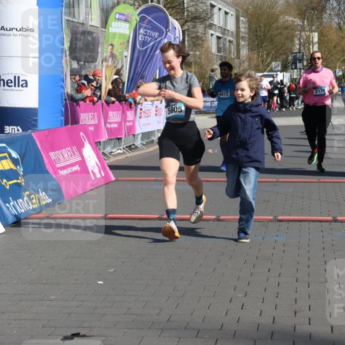 12.04.2026 - 45. Internationalen Wilhelmsburger Insellauf Strokosch-Dieckow http://msf.ph/oto/9467912 12.04.2026 11:02:29 Ziel 2417, 5605, 4613, 3178 meine-sportfotos.de