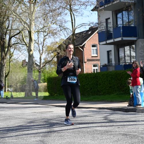 12.04.2026 - 45. Internationalen Wilhelmsburger Insellauf J. Mangold http://msf.ph/oto/9467913 12.04.2026 11:07:19 Ziel 2777, 4949, 4359, 2567, 2778, 5806, 3149, 3967, 4856, 3295, 2924, 2660 meine-sportfotos.de