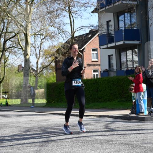 12.04.2026 - 45. Internationalen Wilhelmsburger Insellauf J. Mangold http://msf.ph/oto/9467914 12.04.2026 11:07:19 Ziel 2777, 4949, 4359, 2567, 2778, 5806, 3149, 3967, 4856, 3295, 2924, 2660 meine-sportfotos.de