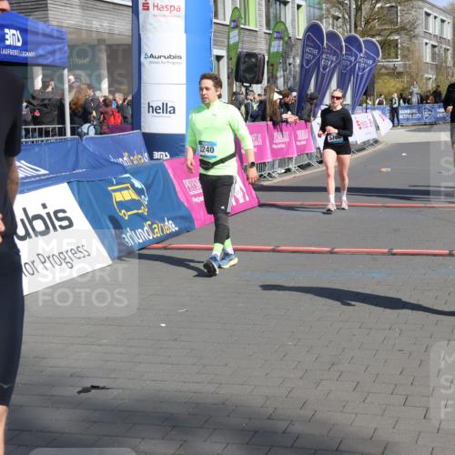 12.04.2026 - 45. Internationalen Wilhelmsburger Insellauf Strokosch-Dieckow http://msf.ph/oto/9467924 12.04.2026 11:18:27 Ziel 4786, 3435, 2240, 5700, 4902, 4918 meine-sportfotos.de