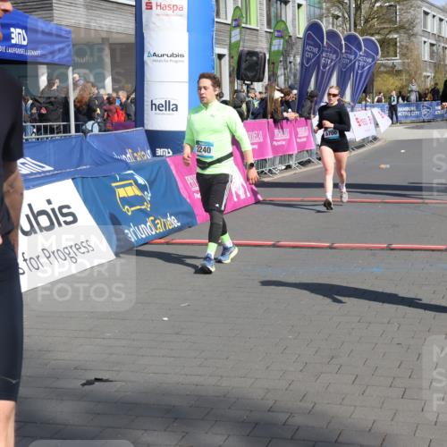 12.04.2026 - 45. Internationalen Wilhelmsburger Insellauf Strokosch-Dieckow http://msf.ph/oto/9467929 12.04.2026 11:18:27 Ziel 4786, 3435, 2240, 5700, 4902, 4918 meine-sportfotos.de