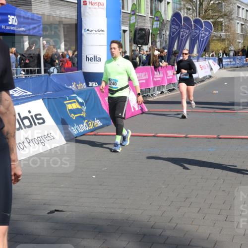 12.04.2026 - 45. Internationalen Wilhelmsburger Insellauf Strokosch-Dieckow http://msf.ph/oto/9467933 12.04.2026 11:18:28 Ziel 3435, 2240, 5700, 4902, 4918 meine-sportfotos.de