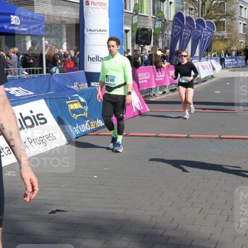 12.04.2026 - 45. Internationalen Wilhelmsburger Insellauf Strokosch-Dieckow http://msf.ph/oto/9467939 12.04.2026 11:18:28 Ziel 3435, 2240, 5700, 4902, 4918 meine-sportfotos.de