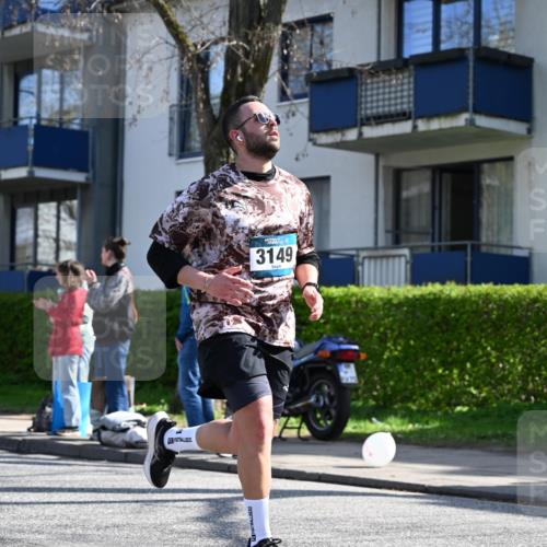 12.04.2026 - 45. Internationalen Wilhelmsburger Insellauf J. Mangold http://msf.ph/oto/9467952 12.04.2026 11:07:24 Ziel 2567, 2778, 5806, 3149, 3967, 4856, 3295, 2924, 2660, 2882, 2864 meine-sportfotos.de