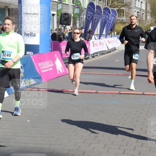 12.04.2026 - 45. Internationalen Wilhelmsburger Insellauf Strokosch-Dieckow http://msf.ph/oto/9467957 12.04.2026 11:18:29 Ziel 2240, 5700, 4902, 4918 meine-sportfotos.de