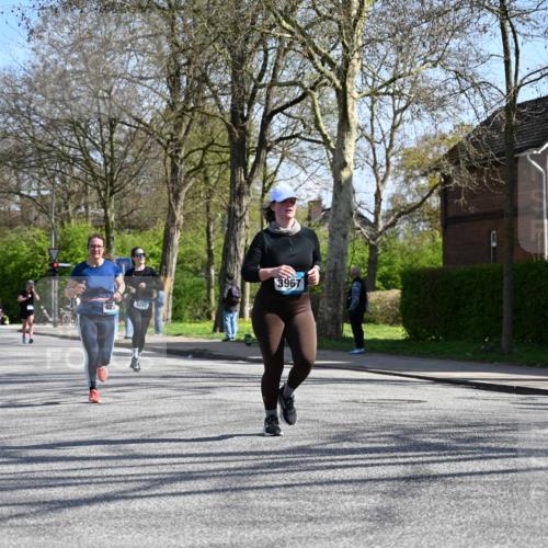 12.04.2026 - 45. Internationalen Wilhelmsburger Insellauf J. Mangold http://msf.ph/oto/9467959 12.04.2026 11:07:26 Ziel 2567, 2778, 5806, 3149, 3967, 4856, 3295, 2924, 2660, 2882, 2864, 3671 meine-sportfotos.de