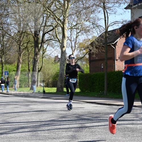 12.04.2026 - 45. Internationalen Wilhelmsburger Insellauf J. Mangold http://msf.ph/oto/9467979 12.04.2026 11:07:29 Ziel 2567, 2778, 5806, 3149, 3967, 4856, 3295, 2924, 2924, 2660, 2882, 2864, 3671 meine-sportfotos.de