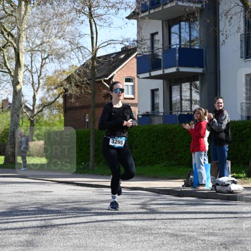12.04.2026 - 45. Internationalen Wilhelmsburger Insellauf J. Mangold http://msf.ph/oto/9467995 12.04.2026 11:07:30 Ziel 5806, 3149, 3967, 4856, 3295, 2924, 2660, 2882, 2864, 3671, 4956 meine-sportfotos.de