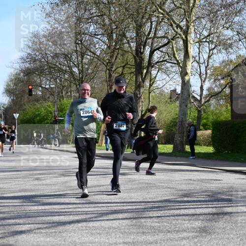 12.04.2026 - 45. Internationalen Wilhelmsburger Insellauf J. Mangold http://msf.ph/oto/9468033 12.04.2026 11:07:51 Ziel 2924, 2660, 2882, 2864, 3671, 4956, 3397, 2800, 4977, 3740, 2686 meine-sportfotos.de