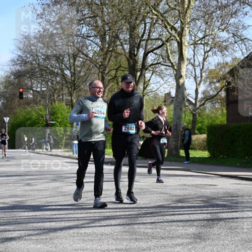 12.04.2026 - 45. Internationalen Wilhelmsburger Insellauf J. Mangold http://msf.ph/oto/9468038 12.04.2026 11:07:51 Ziel 2924, 2660, 2882, 2864, 3671, 4956, 3397, 2800, 4977, 3740, 2686 meine-sportfotos.de