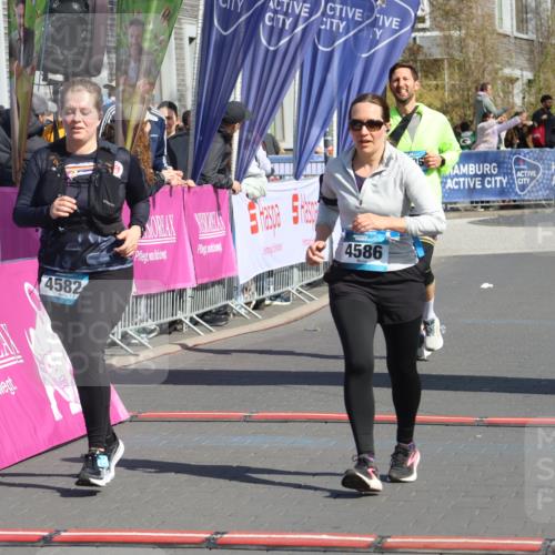 12.04.2026 - 45. Internationalen Wilhelmsburger Insellauf Strokosch-Dieckow http://msf.ph/oto/9468040 12.04.2026 11:18:54 Ziel 2806, 4582, 4586, 2385 meine-sportfotos.de