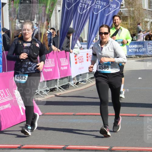 12.04.2026 - 45. Internationalen Wilhelmsburger Insellauf Strokosch-Dieckow http://msf.ph/oto/9468044 12.04.2026 11:18:54 Ziel 2806, 4582, 4586, 2385 meine-sportfotos.de