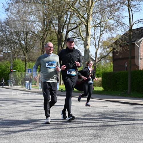 12.04.2026 - 45. Internationalen Wilhelmsburger Insellauf J. Mangold http://msf.ph/oto/9468045 12.04.2026 11:07:51 Ziel 2924, 2660, 2882, 2864, 3671, 4956, 3397, 2800, 4977, 3740, 2686 meine-sportfotos.de