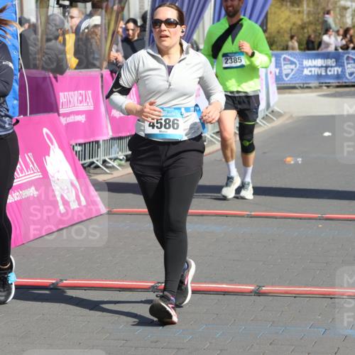 12.04.2026 - 45. Internationalen Wilhelmsburger Insellauf Strokosch-Dieckow http://msf.ph/oto/9468060 12.04.2026 11:18:55 Ziel 2806, 4582, 4586, 2385 meine-sportfotos.de