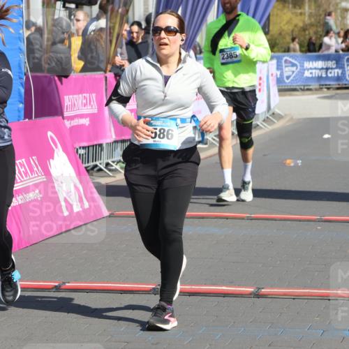 12.04.2026 - 45. Internationalen Wilhelmsburger Insellauf Strokosch-Dieckow http://msf.ph/oto/9468064 12.04.2026 11:18:55 Ziel 2806, 4582, 4586, 2385 meine-sportfotos.de