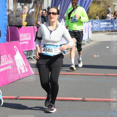 12.04.2026 - 45. Internationalen Wilhelmsburger Insellauf Strokosch-Dieckow http://msf.ph/oto/9468067 12.04.2026 11:18:55 Ziel 2806, 4582, 4586, 2385 meine-sportfotos.de