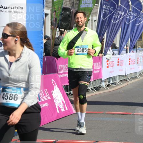 12.04.2026 - 45. Internationalen Wilhelmsburger Insellauf Strokosch-Dieckow http://msf.ph/oto/9468071 12.04.2026 11:18:57 Ziel 4582, 4586, 2385 meine-sportfotos.de