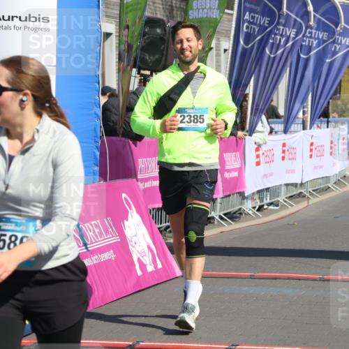 12.04.2026 - 45. Internationalen Wilhelmsburger Insellauf Strokosch-Dieckow http://msf.ph/oto/9468075 12.04.2026 11:18:57 Ziel 4582, 4586, 2385 meine-sportfotos.de