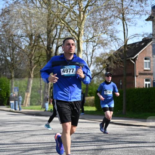 12.04.2026 - 45. Internationalen Wilhelmsburger Insellauf J. Mangold http://msf.ph/oto/9468099 12.04.2026 11:08:06 Ziel 2882, 2864, 3671, 4956, 3397, 2800, 4977, 3740, 2686, 2686, 4624, 3732, 3732, 4232, 3569, 5285 meine-sportfotos.de