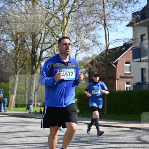 12.04.2026 - 45. Internationalen Wilhelmsburger Insellauf J. Mangold http://msf.ph/oto/9468102 12.04.2026 11:08:07 Ziel 2882, 2864, 3671, 4956, 3397, 2800, 4977, 3740, 2686, 4624, 3732, 4232, 3569, 5285 meine-sportfotos.de