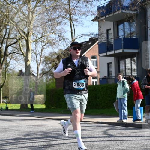 12.04.2026 - 45. Internationalen Wilhelmsburger Insellauf J. Mangold http://msf.ph/oto/9468126 12.04.2026 11:08:14 Ziel 3671, 4956, 3397, 2800, 4977, 3740, 2686, 4624, 3732, 4232, 3569, 5285, 0000, 2142, 4371 meine-sportfotos.de