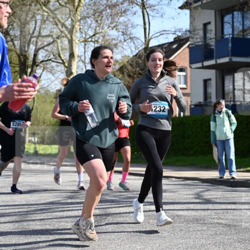 12.04.2026 - 45. Internationalen Wilhelmsburger Insellauf J. Mangold http://msf.ph/oto/9468140 12.04.2026 11:08:29 Ziel 2686, 4624, 3732, 4232, 3569, 5285, 0000, 2142, 4371, 3748, 3701, 2050, 4406, 3169, 2699, 3005, 5629 meine-sportfotos.de