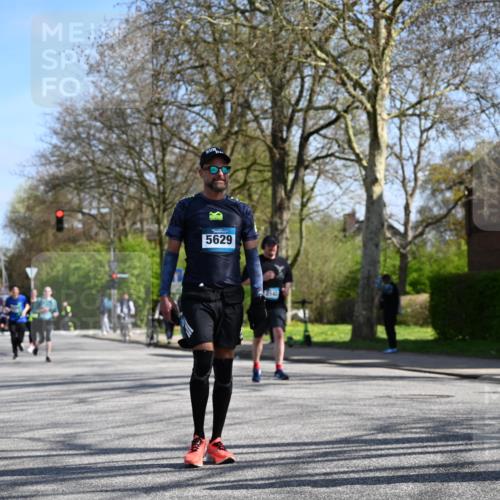 12.04.2026 - 45. Internationalen Wilhelmsburger Insellauf J. Mangold http://msf.ph/oto/9468172 12.04.2026 11:08:38 Ziel 4624, 3732, 4232, 3569, 5285, 0000, 2142, 4371, 4371, 3748, 3701, 2050, 4406, 4406, 3169, 2699, 3005, 5629, 2620, 2601, 4485 meine-sportfotos.de