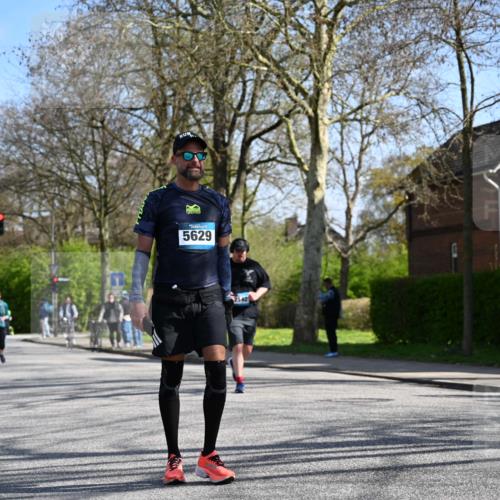 12.04.2026 - 45. Internationalen Wilhelmsburger Insellauf J. Mangold http://msf.ph/oto/9468182 12.04.2026 11:08:38 Ziel 4624, 3732, 4232, 3569, 5285, 0000, 2142, 4371, 4371, 3748, 3701, 2050, 4406, 4406, 3169, 2699, 3005, 5629, 2620, 2601, 4485 meine-sportfotos.de