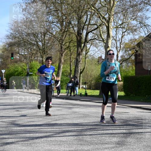 12.04.2026 - 45. Internationalen Wilhelmsburger Insellauf J. Mangold http://msf.ph/oto/9468189 12.04.2026 11:08:45 Ziel 4232, 3569, 5285, 0000, 2142, 4371, 3748, 3701, 2050, 4406, 3169, 2699, 3005, 5629, 2620, 2601, 4485, 3333 meine-sportfotos.de