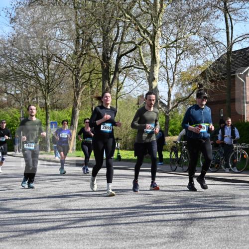12.04.2026 - 45. Internationalen Wilhelmsburger Insellauf J. Mangold http://msf.ph/oto/9468256 12.04.2026 11:08:59 Ziel 4371, 3748, 3701, 2050, 4406, 3169, 2699, 3005, 5629, 2620, 2601, 4485, 3333, 2612, 3382, 4081, 3383, 2238 meine-sportfotos.de