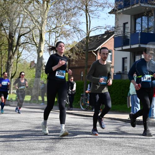 12.04.2026 - 45. Internationalen Wilhelmsburger Insellauf J. Mangold http://msf.ph/oto/9468277 12.04.2026 11:09:00 Ziel 4371, 3748, 3701, 2050, 4406, 3169, 2699, 3005, 5629, 2620, 2601, 4485, 3333, 2612, 3382, 4081, 3383, 2238 meine-sportfotos.de