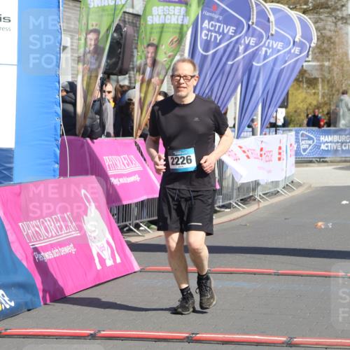 12.04.2026 - 45. Internationalen Wilhelmsburger Insellauf Strokosch-Dieckow http://msf.ph/oto/9468284 12.04.2026 11:19:47 Ziel 2226, 5571, 5035 meine-sportfotos.de