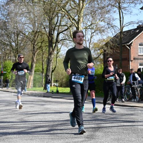 12.04.2026 - 45. Internationalen Wilhelmsburger Insellauf J. Mangold http://msf.ph/oto/9468285 12.04.2026 11:09:02 Ziel 4371, 3748, 3701, 2050, 4406, 3169, 2699, 3005, 5629, 2620, 2601, 4485, 3333, 2612, 3382, 4081, 3383, 2238 meine-sportfotos.de