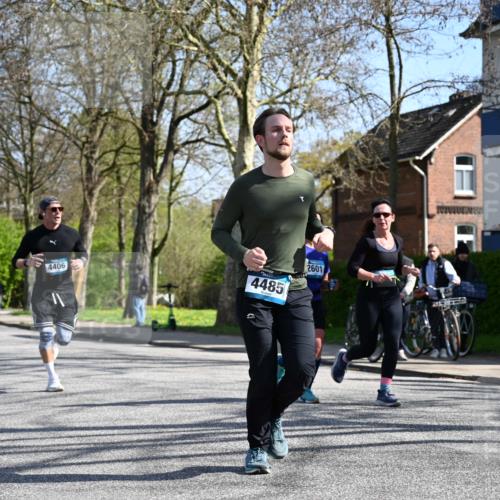 12.04.2026 - 45. Internationalen Wilhelmsburger Insellauf J. Mangold http://msf.ph/oto/9468287 12.04.2026 11:09:02 Ziel 4371, 3748, 3701, 2050, 4406, 3169, 2699, 3005, 5629, 2620, 2601, 4485, 3333, 2612, 3382, 4081, 3383, 2238 meine-sportfotos.de