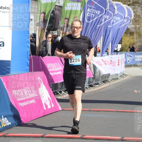 12.04.2026 - 45. Internationalen Wilhelmsburger Insellauf Strokosch-Dieckow http://msf.ph/oto/9468295 12.04.2026 11:19:47 Ziel 2226, 5571, 5035 meine-sportfotos.de