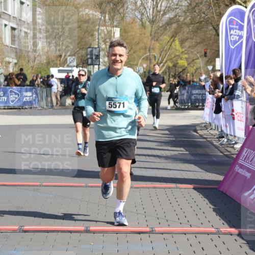 12.04.2026 - 45. Internationalen Wilhelmsburger Insellauf Strokosch-Dieckow http://msf.ph/oto/9468311 12.04.2026 11:19:49 Ziel 2226, 5571, 5035, 4520 meine-sportfotos.de