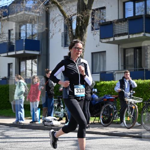 12.04.2026 - 45. Internationalen Wilhelmsburger Insellauf J. Mangold http://msf.ph/oto/9468325 12.04.2026 11:09:12 Ziel 4406, 3169, 2699, 3005, 5629, 2620, 2601, 4485, 3333, 2612, 3382, 4081, 3383, 2238, 2321, 5367 meine-sportfotos.de