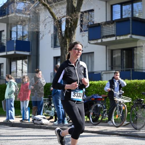 12.04.2026 - 45. Internationalen Wilhelmsburger Insellauf J. Mangold http://msf.ph/oto/9468326 12.04.2026 11:09:12 Ziel 4406, 3169, 2699, 3005, 5629, 2620, 2601, 4485, 3333, 2612, 3382, 4081, 3383, 2238, 2321, 5367 meine-sportfotos.de